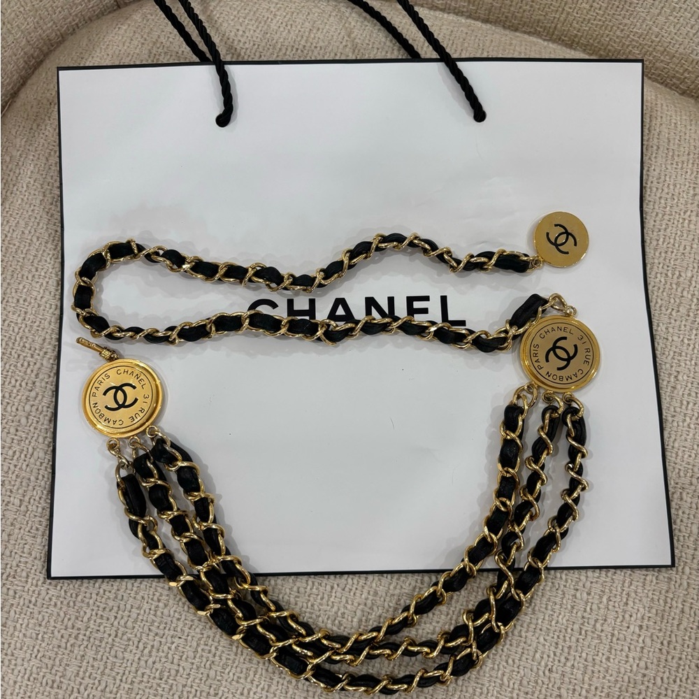 Authentic ICONIC RARE CHANEL Rue 31 Cambon vintage leather medallion belt 98cm